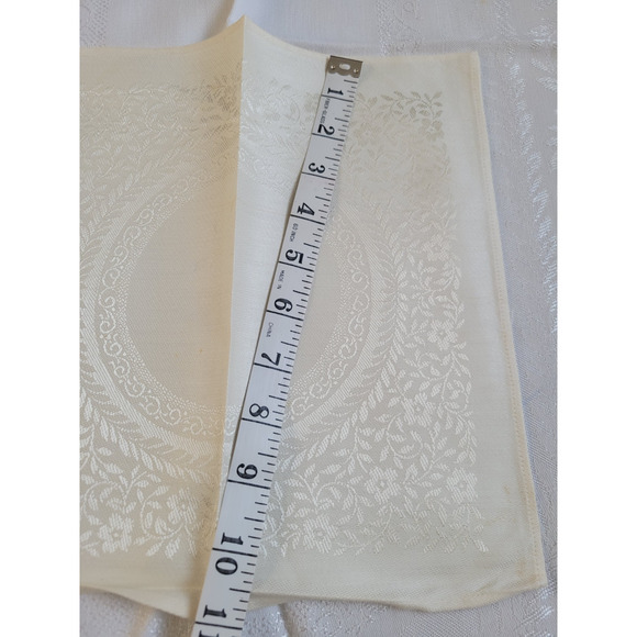 Vtg White Floral Metallic Home Dining Tablecloth & Napkins 60"x45" & 10.5"x11" - Picture 13 of 15